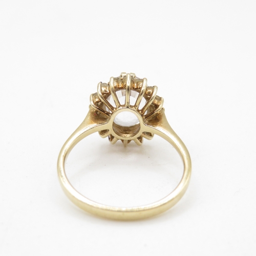 7 - 9ct gold clear gemstone cluster ring (3.3g) Size N