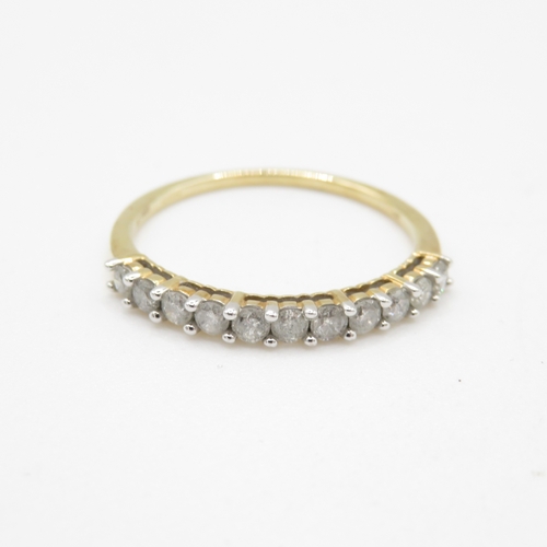 9ct gold diamond row ring (1.7g) Size S