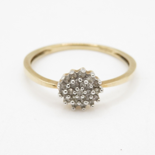 9ct gold diamond cluster ring (1.3g) Size P