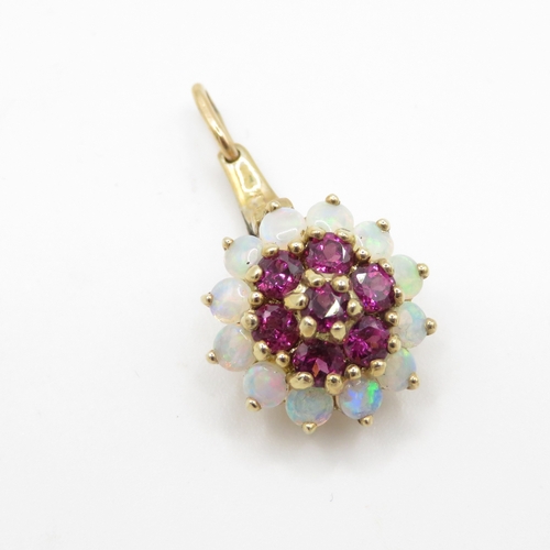 101 - 9ct gold opal garnet cluster pendant (2.6g)