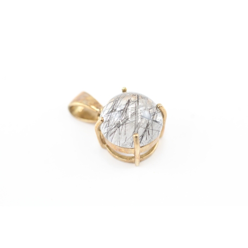 80 - 9ct gold rutilated quartz cabochon pendant (4.2g)