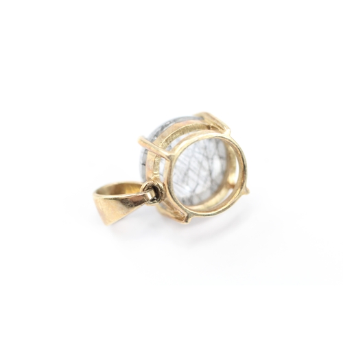 80 - 9ct gold rutilated quartz cabochon pendant (4.2g)