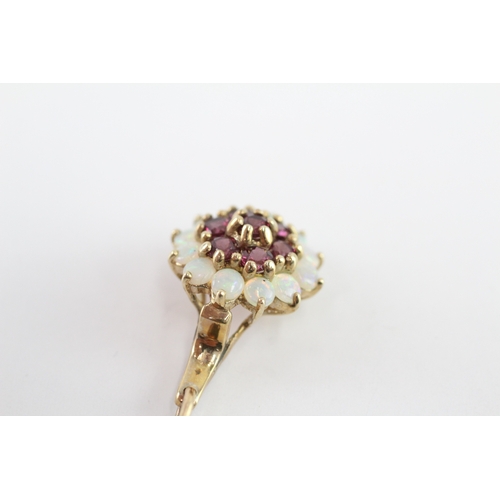 101 - 9ct gold opal garnet cluster pendant (2.6g)