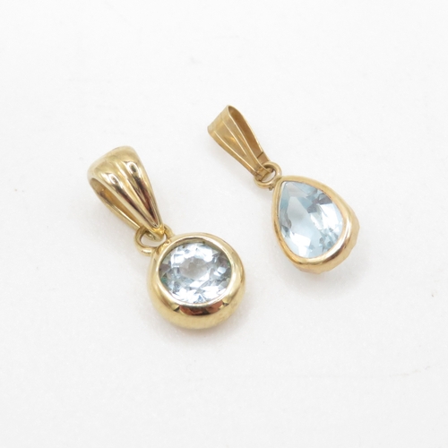 188 - 2 x 9ct gold topaz pendants (1.5g)