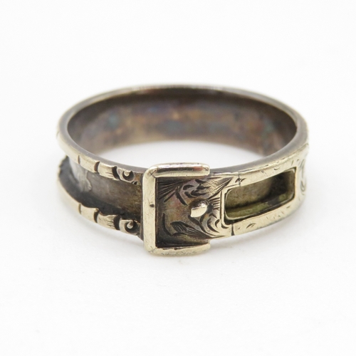 200 - 9ct gold buckle ring (1.9g) Size M