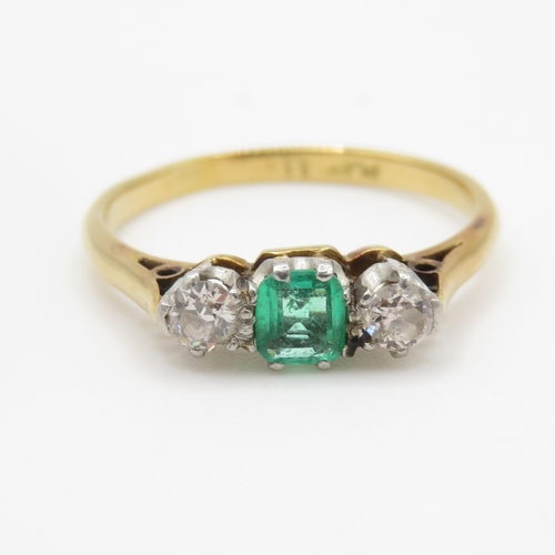 201 - 18ct gold emerald & diamond trilogy ring (2.8g) Size O 1/2
