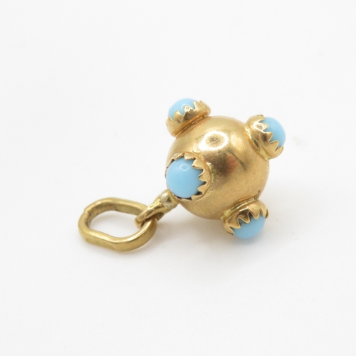 204 - 18ct gold turquoise sputnik charm (1.5g)
