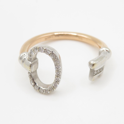 207 - 18ct gold diamond lock & key dress ring (4.6g) Size P