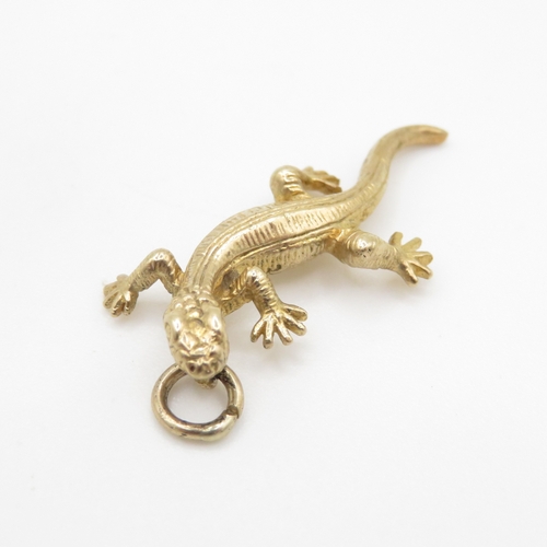 213 - 9ct gold gecko charm (2.4g)