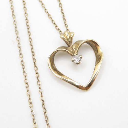 230 - 9ct gold diamond heart shape pendant necklace (1.8g)