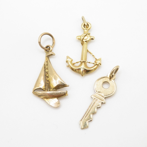 237 - 3x 9ct god anchor, boat & key charms (2.4g)