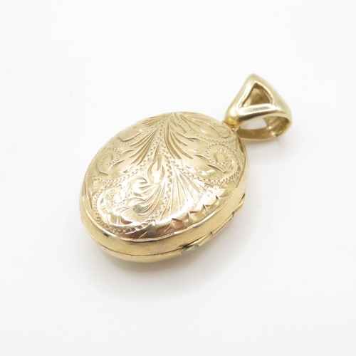 268 - 9ct gold agate locket (8.4g)
