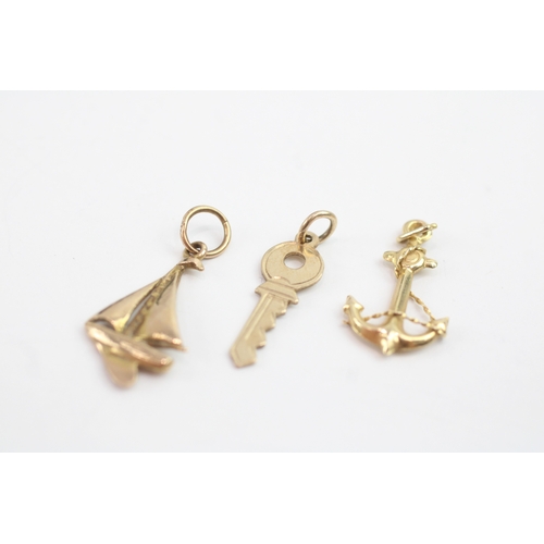 237 - 3x 9ct god anchor, boat & key charms (2.4g)
