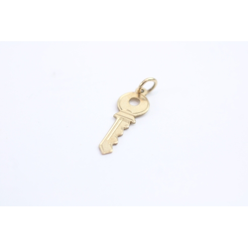 237 - 3x 9ct god anchor, boat & key charms (2.4g)