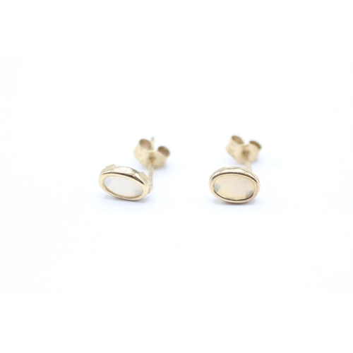 244 - 2 x 9ct gold opal stud earrings (0.8g)