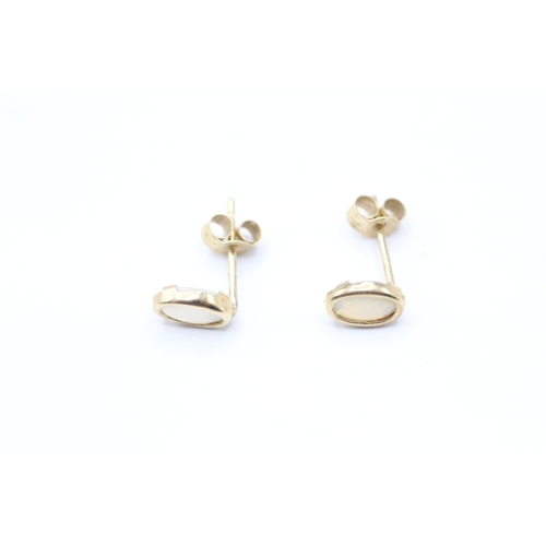 244 - 2 x 9ct gold opal stud earrings (0.8g)
