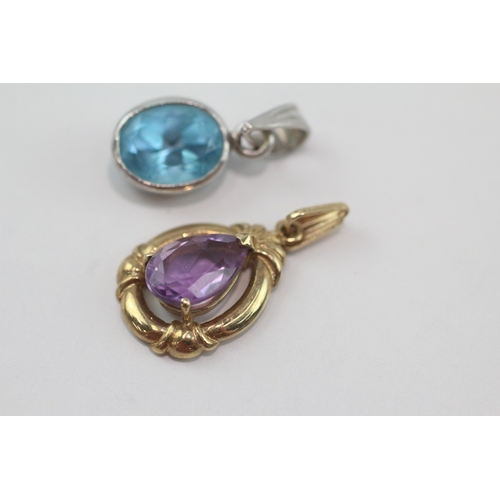250 - 2x 9ct gold blue topaz & amethyst pendants (3.6g)