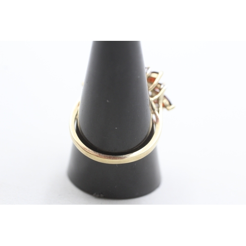 254 - 9ct gold garnet dress ring (4.7g) Size R 1/2