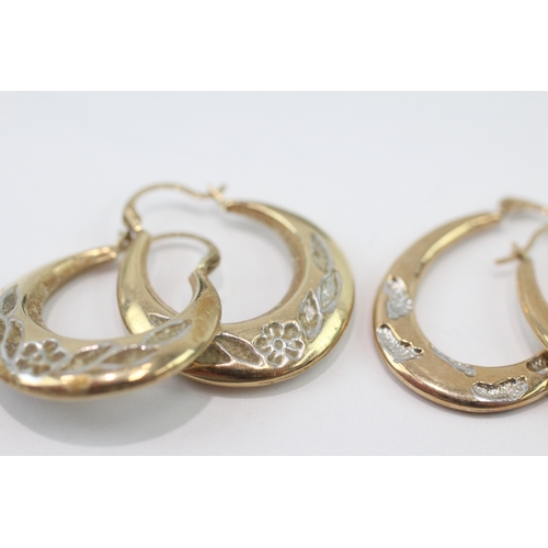 258 - 2 x 9ct gold decorative gold hoop earrings (2g)