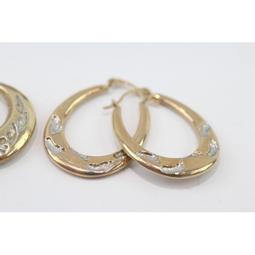 258 - 2 x 9ct gold decorative gold hoop earrings (2g)
