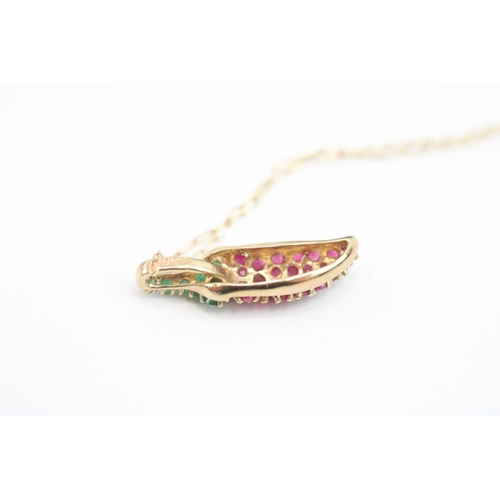 259 - 9ct gold ruby & emerald chilli pendant necklace (1.5g)
