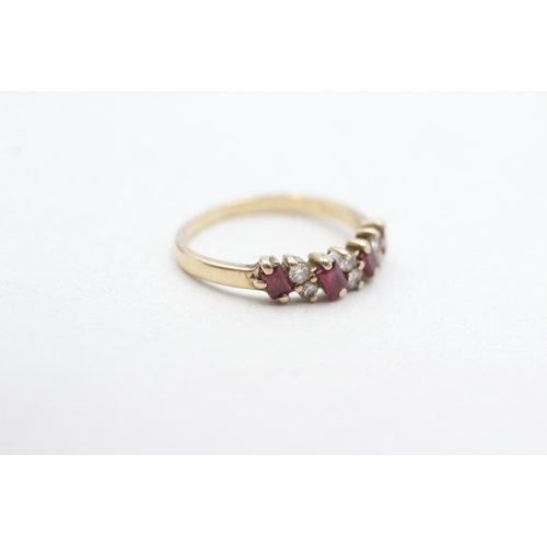 263 - 9ct gold ruby & diamond half eternity ring (1.5g) Size I