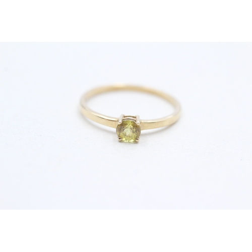 264 - 9ct gold yellow gemstone solitaire ring (1.2g) Size N 1/2