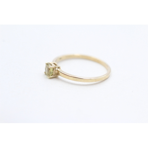 264 - 9ct gold yellow gemstone solitaire ring (1.2g) Size N 1/2