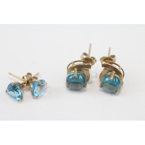 266 - 2 x 9ct gold blue topaz and blue gemstone stud earrings (3.8g)