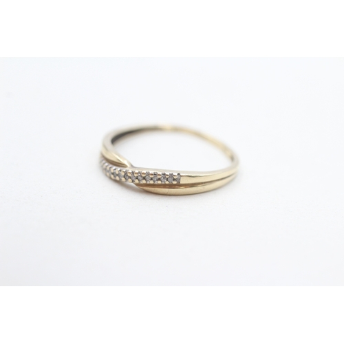 269 - 9ct gold diamond cross-over ring (1.2g) Size P