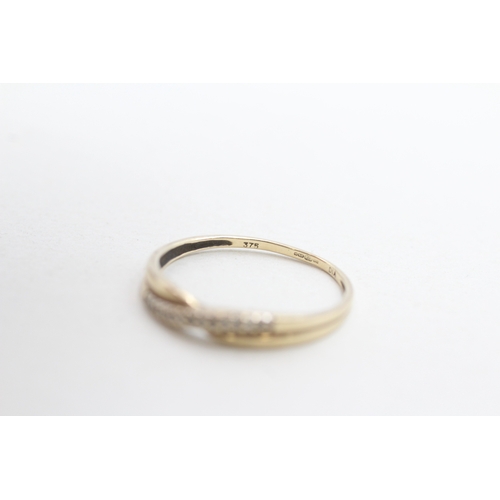 269 - 9ct gold diamond cross-over ring (1.2g) Size P