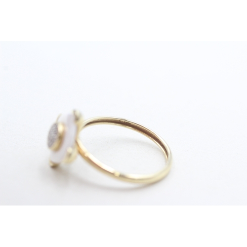 272 - 9ct gold diamond dress ring (2.4g) Size P