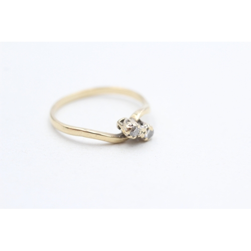 276 - 9ct gold diamond toi et moi ring (1.5g) Size N