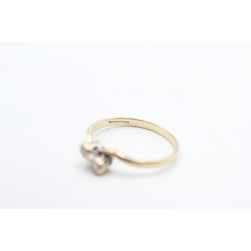 276 - 9ct gold diamond toi et moi ring (1.5g) Size N