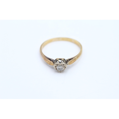 28 - 9ct gold diamond heart solitaire ring (2.6g) Size Q