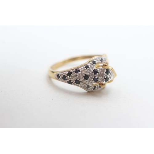 281 - 9ct gold sapphire & diamond leopard dress ring (3g) Size P