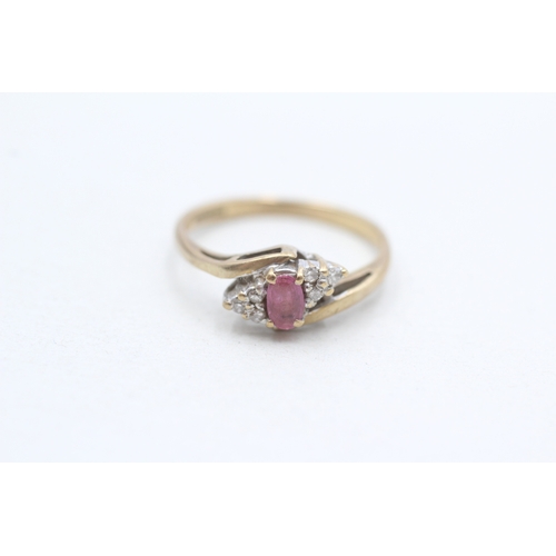 282 - 9ct gold ruby & diamond dress ring (2g) Size M 1/2