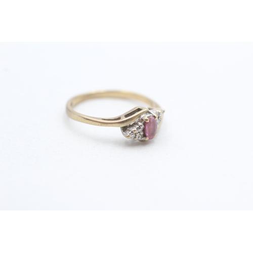 282 - 9ct gold ruby & diamond dress ring (2g) Size M 1/2