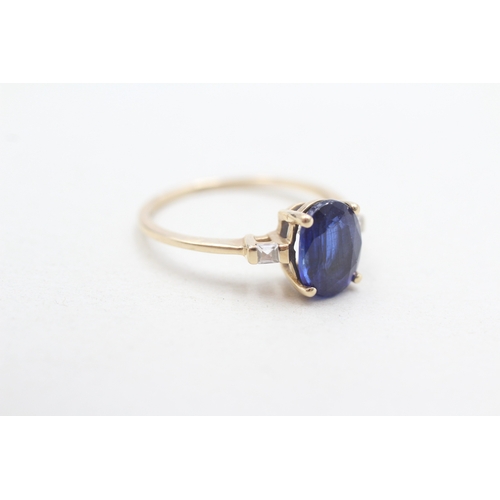 285 - 9ct gold blue & white gemstone dress ring (2.2g) Size N 1/2