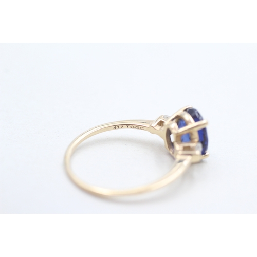285 - 9ct gold blue & white gemstone dress ring (2.2g) Size N 1/2