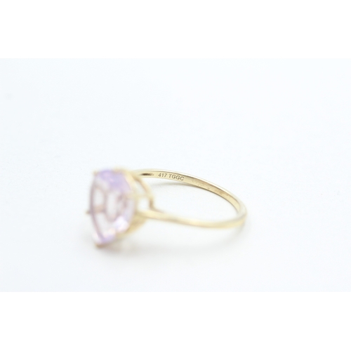 286 - 9ct gold pear cut pink gemstone dress ring (1.9g) Size O