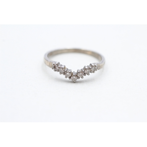 290 - 9ct gold diamond wishbone ring (1.7g) Size O