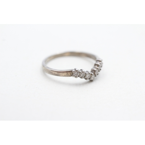 290 - 9ct gold diamond wishbone ring (1.7g) Size O