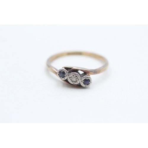291 - 9ct gold vintage sapphire & diamond trilogy ring (2.2g) Size P