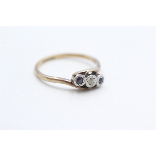 291 - 9ct gold vintage sapphire & diamond trilogy ring (2.2g) Size P