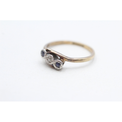 291 - 9ct gold vintage sapphire & diamond trilogy ring (2.2g) Size P
