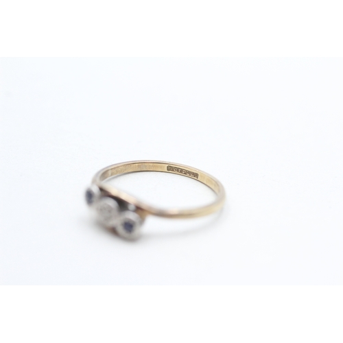 291 - 9ct gold vintage sapphire & diamond trilogy ring (2.2g) Size P