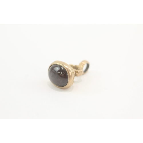 294 - 9ct gold antique cabochon cut garnet patterned fob (5.2g)