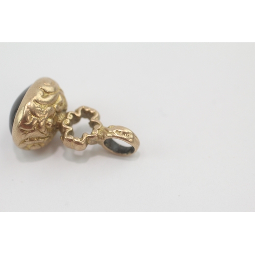 294 - 9ct gold antique cabochon cut garnet patterned fob (5.2g)
