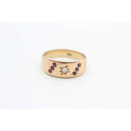 296 - 9ct gold vintage star set diamond & ruby dress ring (1.7g) Size H
